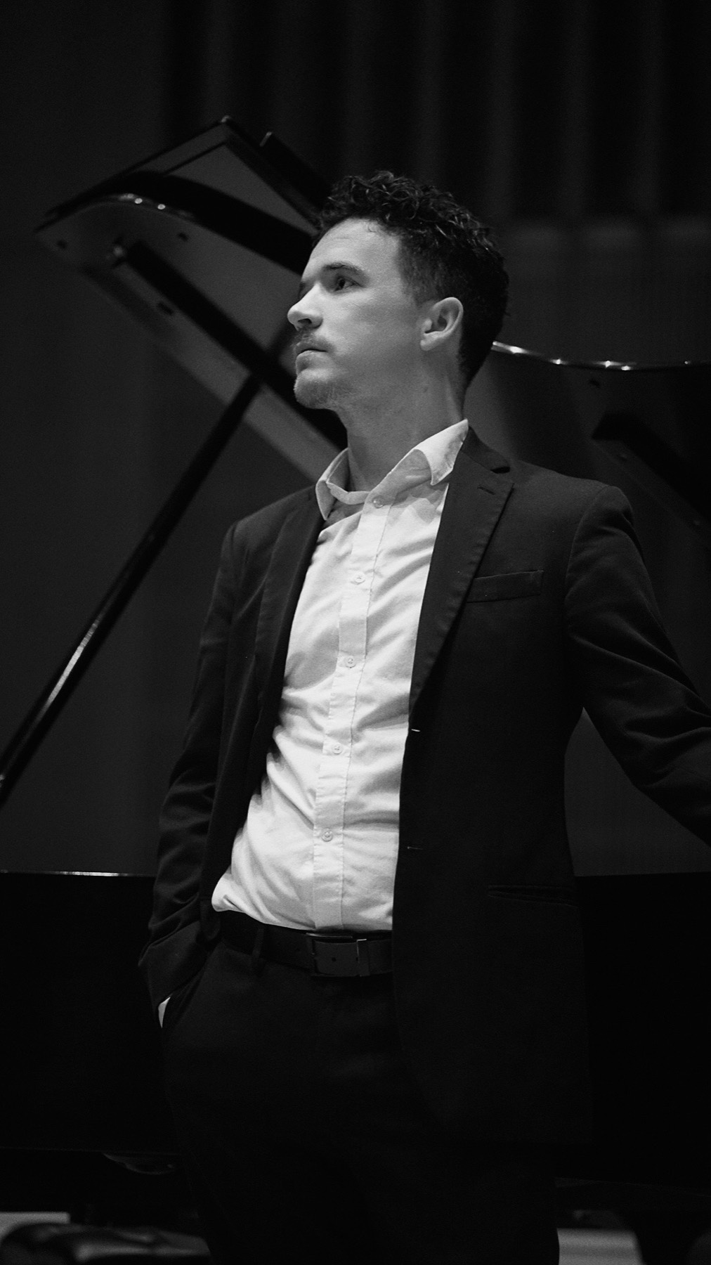 Pianist portrait backstage
